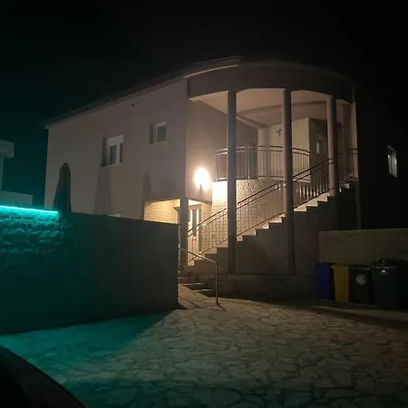Villa Maduna 1 Kastel Exterior photo